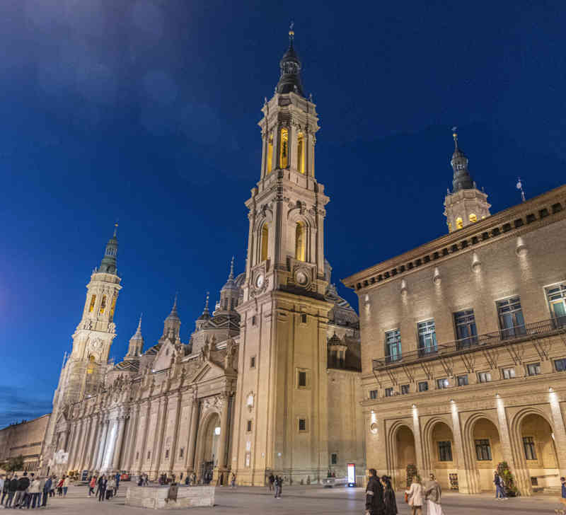 Zaragoza 020 - basílica de Nuestra Señora del Pilar.jpg